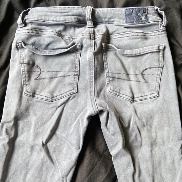 gray cropped american eagle jeans - Picture 4 of 4